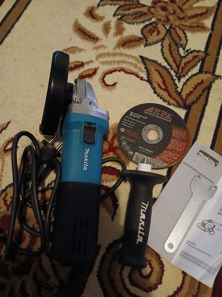 Срочно продам болгарку makita