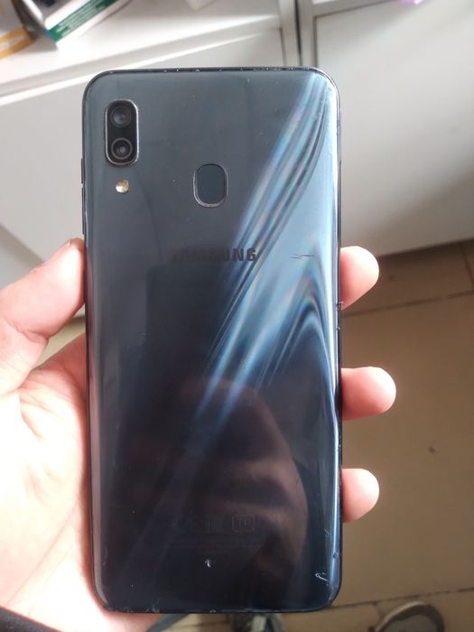 Самсунг а 30 4/32