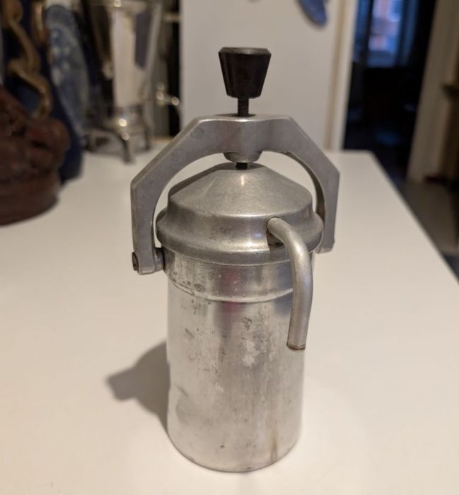 Fierbator de cafea mica, pentru doua persoane