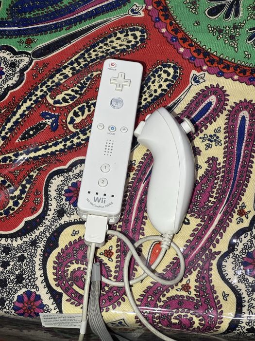 Wii Remote Motion Plus с нунчаком