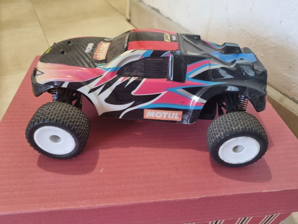 Rc mini viper 1:8 бъди с дистанционно  brushless