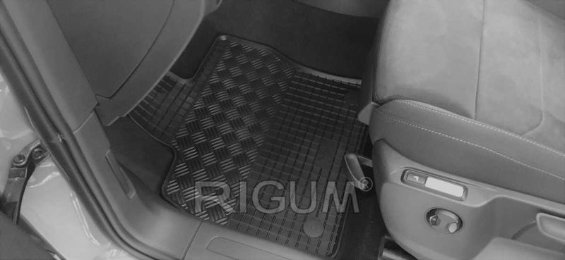Гумени стелки или багажник VW TOURAN след 2015 г.