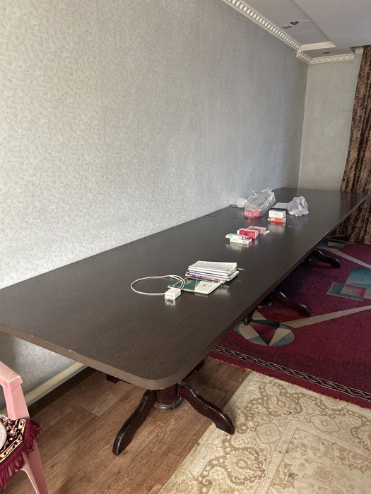 Гостевой стол в хорошем состояний