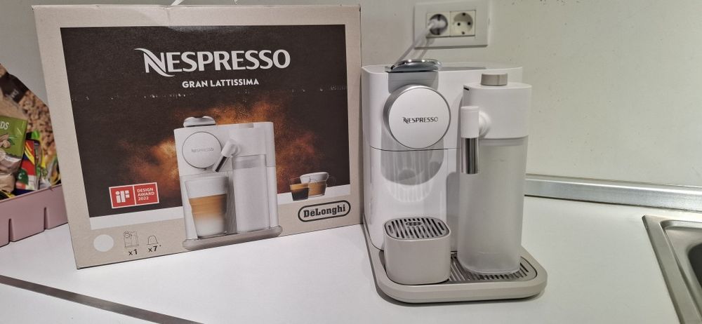 Espressor Nespresso by De'Longhi Gran Lattissima