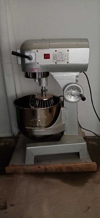 Muzlatgich, Duxofka va Mishalka surochni SOTILADI.