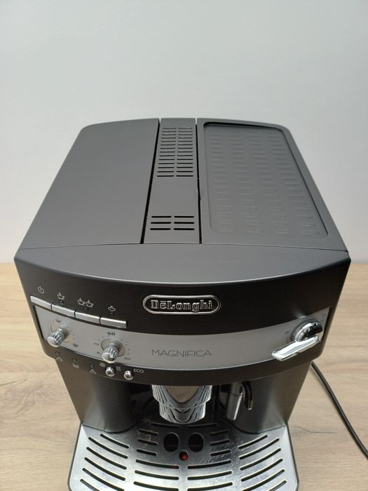 Продавам кафемашина DeLonghi Magnifica ESAM3200