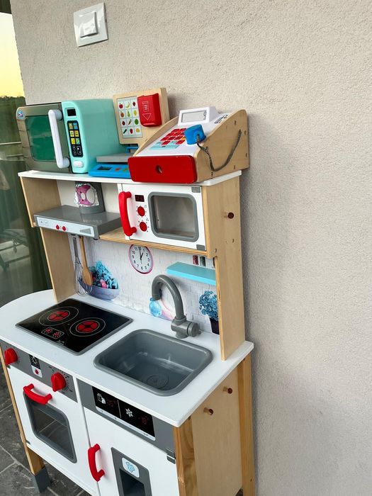 Vând bucătărie din lemn cu accesorii