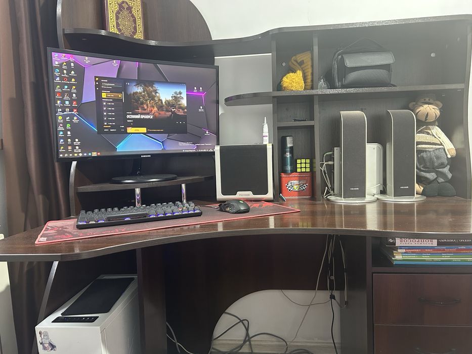 Продам стол офисный