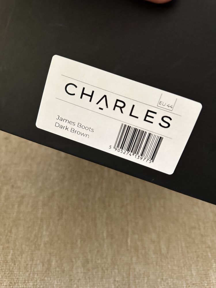 Чисто нови класически обувки Charles footwear/James boots 29,5см
