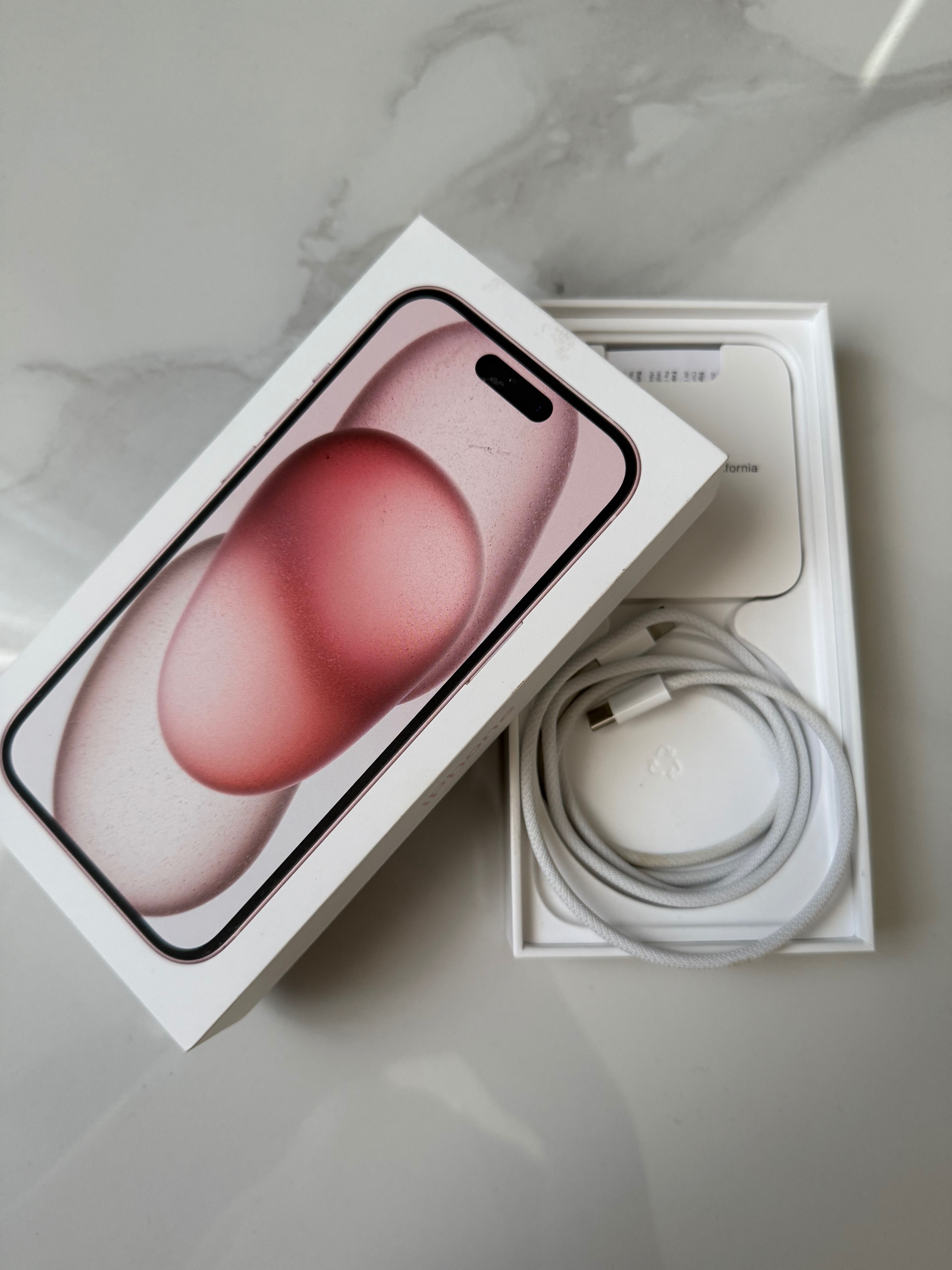 Продавам Iphone 15