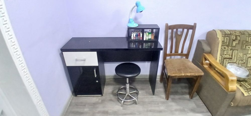 Salon uchun kreslo oyna nabor