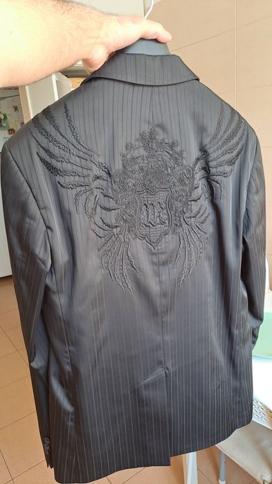 Costum bărbătesc vand urgent  .bucurești  sec1