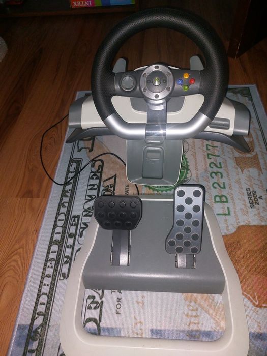 Игровой руль с педалями