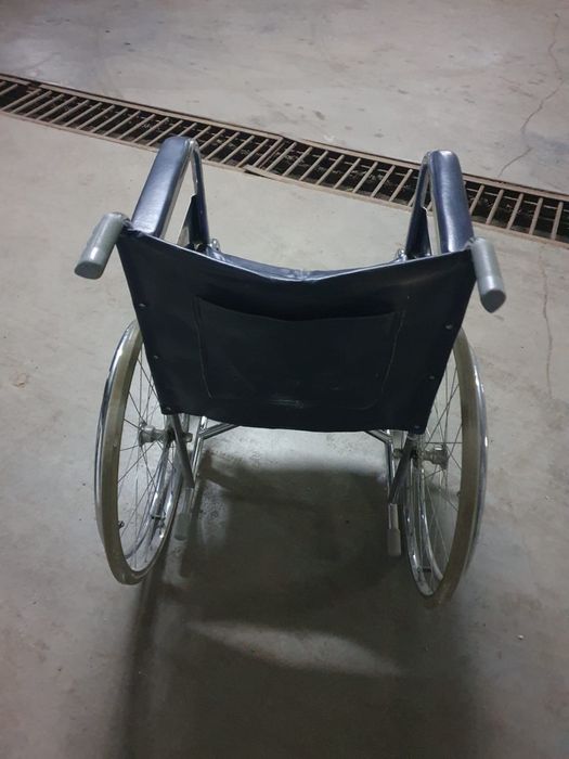 Продаю инвалидную коляску