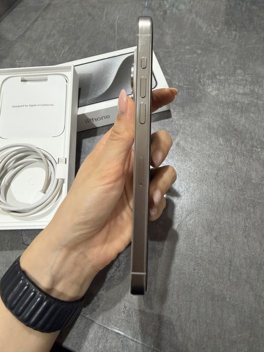 Vand Iphone 15 pro max 256 GB