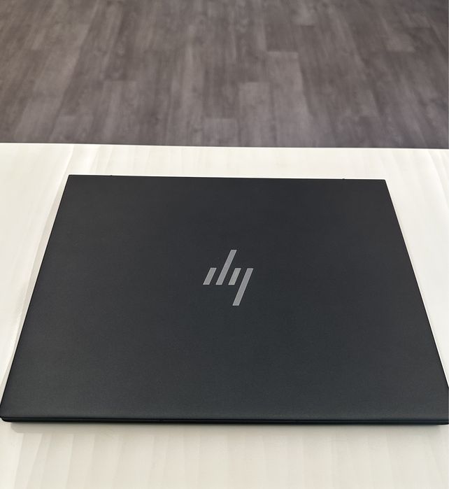 Laptop HP Elite Dragonfly G3 cu procesor Intel Core i7-1265U