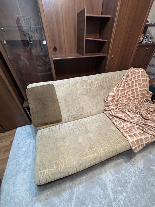 Продам диван и два кресла