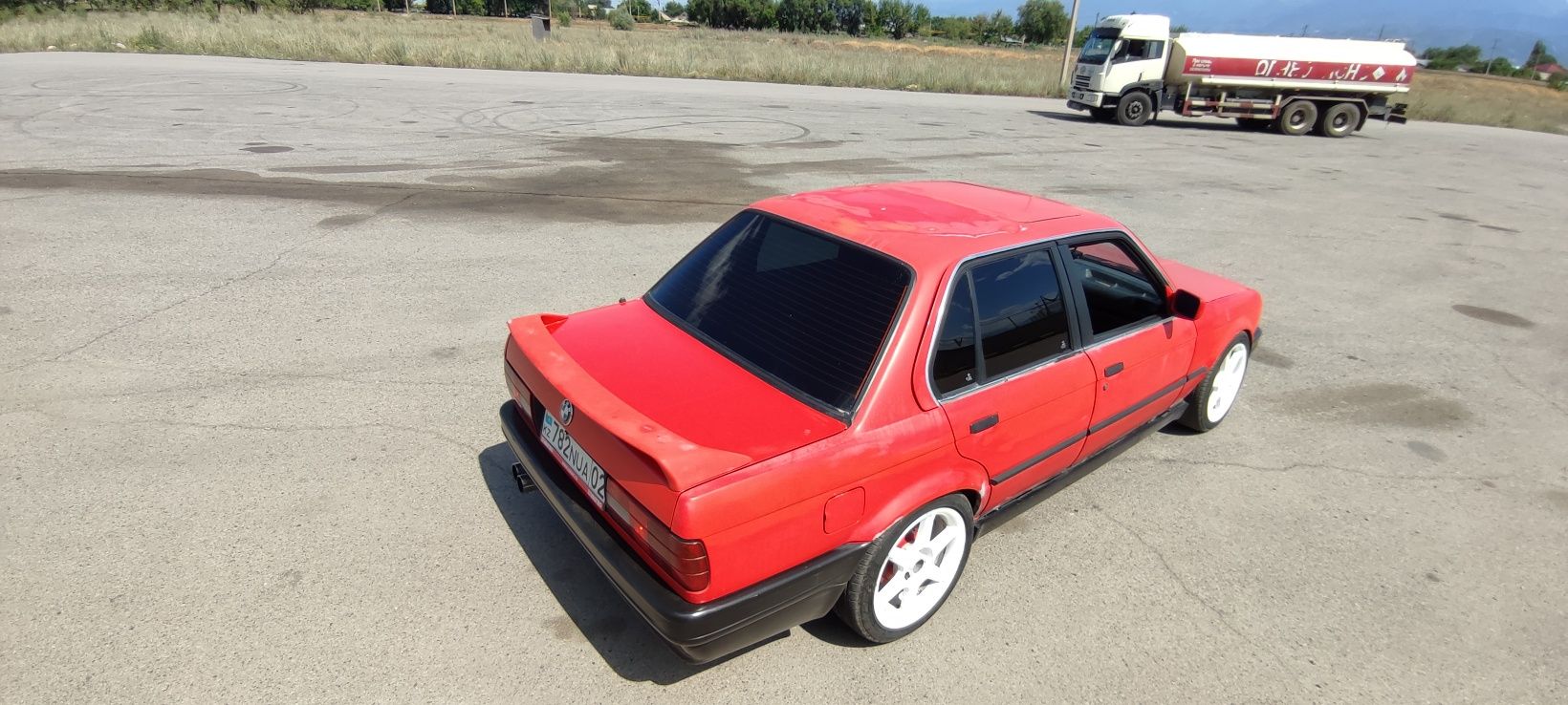 Продам  BMW  E30 (318)