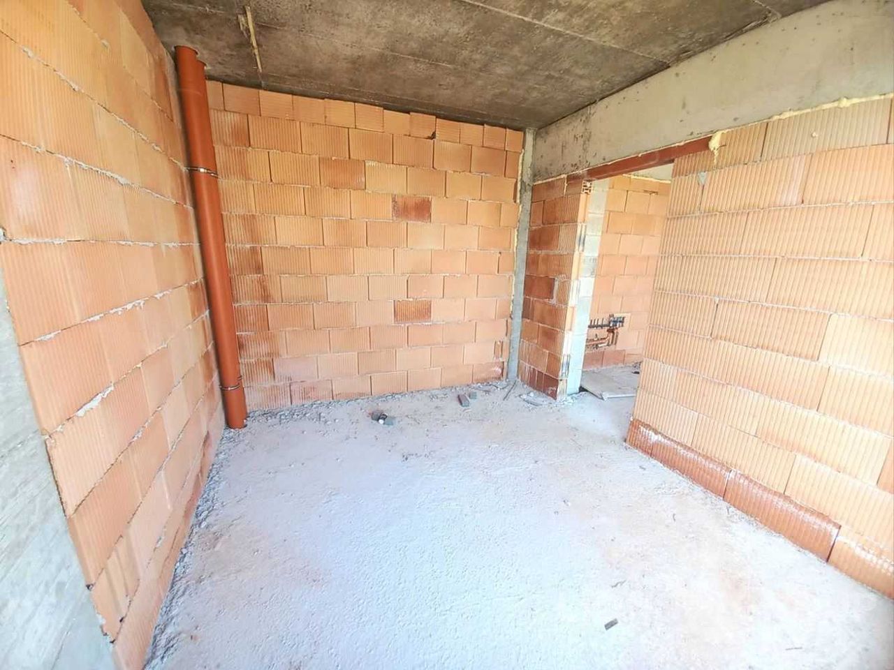 Продава се Двустаен апартамент в Варна, Левски - 60 кв.м за 1849 €/кв.м - Снимка #3