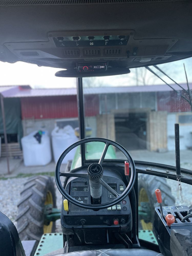 Tractor John Deere 3050 și utilaje