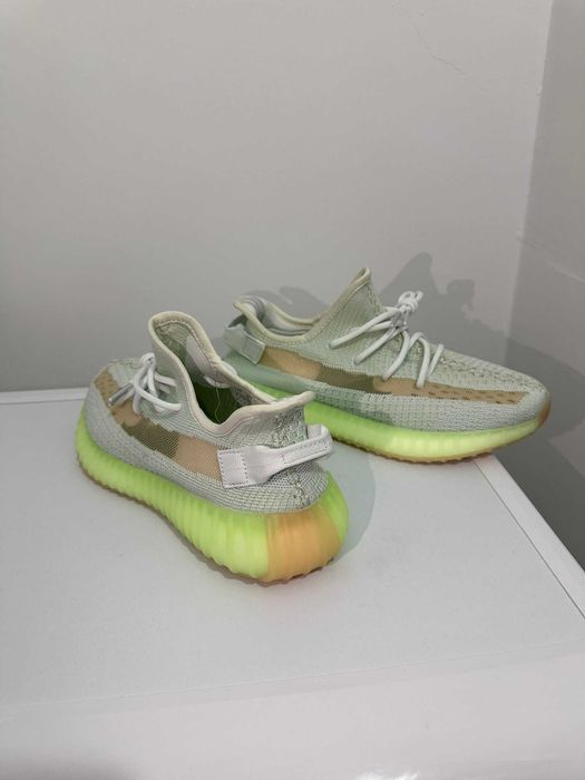 Adidas, Yeezy Boost 350 V2