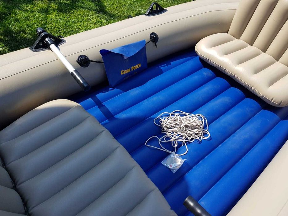 Надуваема лодка четириместна като нова