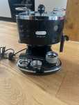 Vând espressor manual DeLonghi ECOM311.BK în stare foarte bună