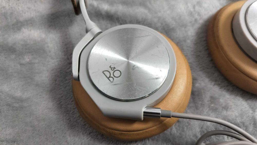 Casti cu fir Over Ear Bang & Olufsen BeoPlay H6