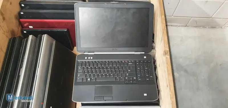 vand lot 30 laptopuri dezmembrate