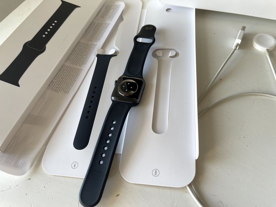 Apple Watch Series 6 GPS 40mm Space Gray OLED Blood Oxygen Heart Rate