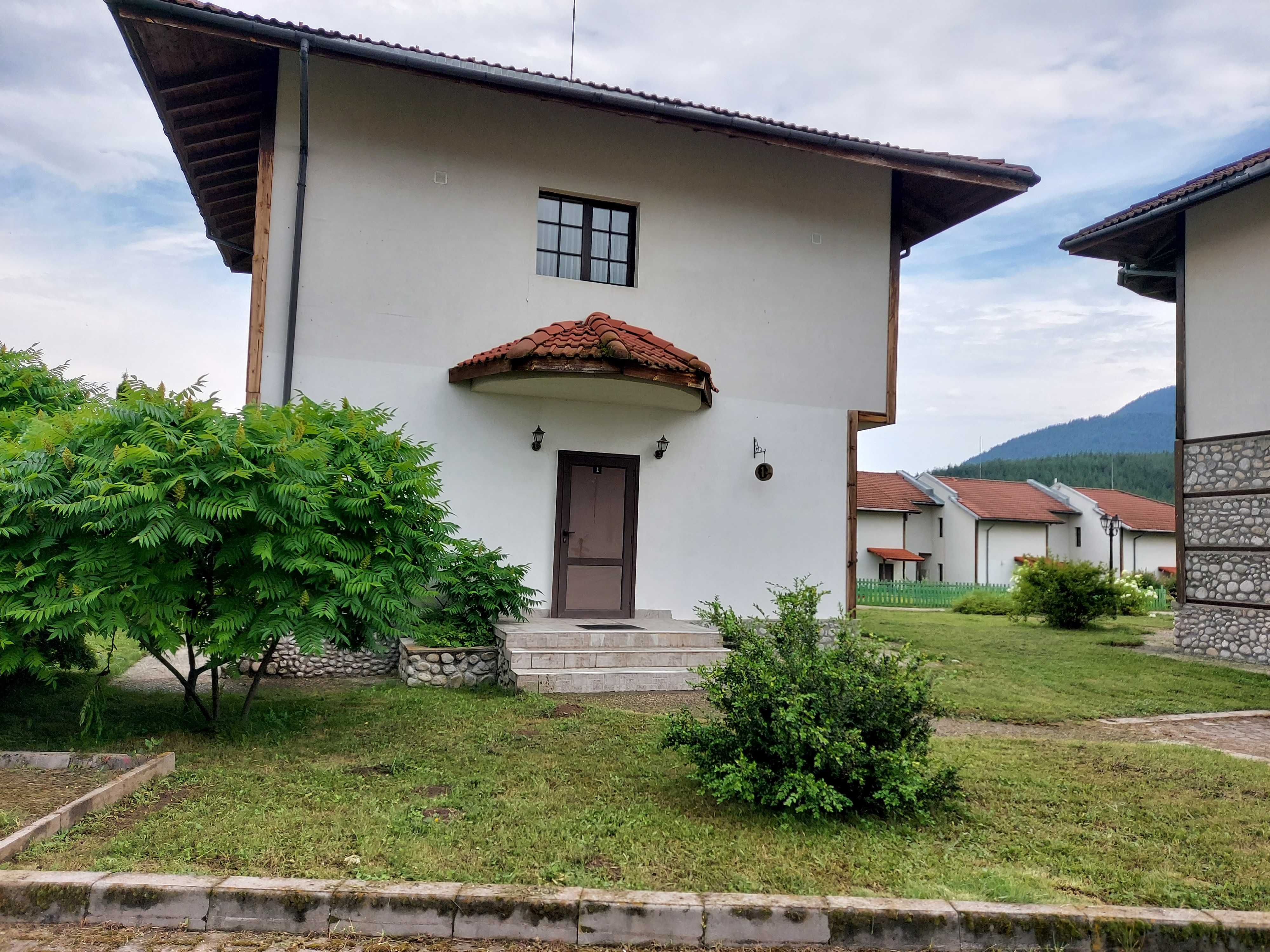 Последната къща в комплекса за продажба, цената може да се коментира.