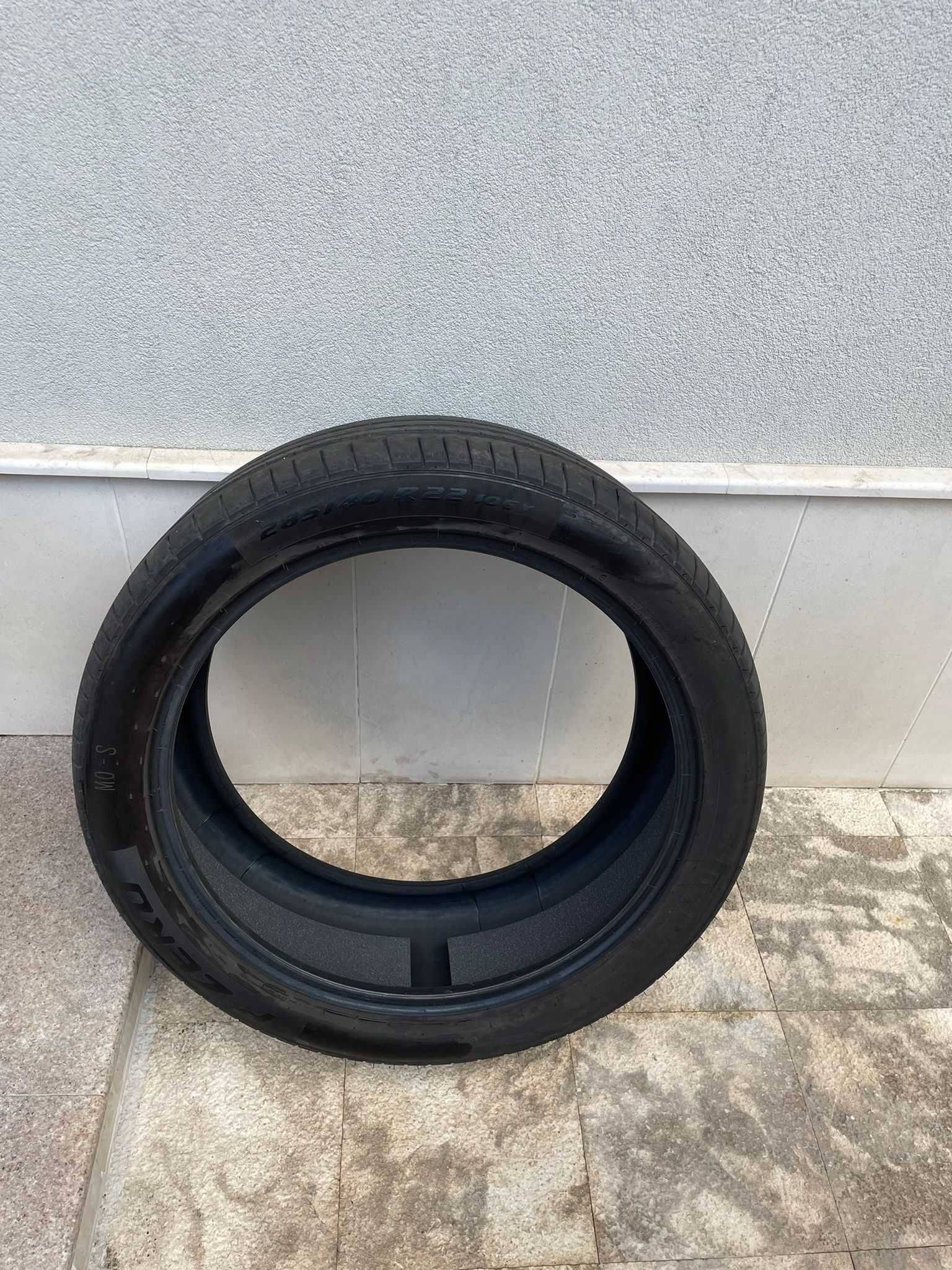 PIRELLI P-ZERO, 325 /35 R22 -106 Y si  P-ZERO, 285/40 R22 -106 Y