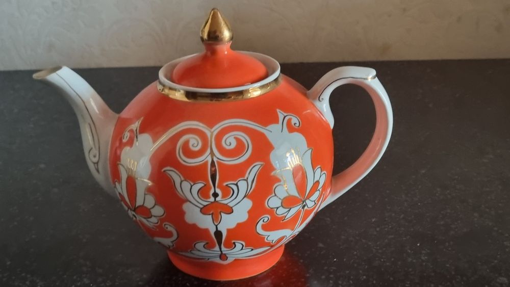 Чайник фарфоровый новый