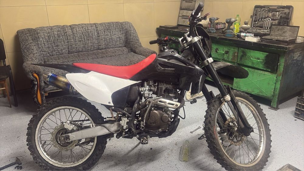 Продам эндуро 06 с сликами срочно