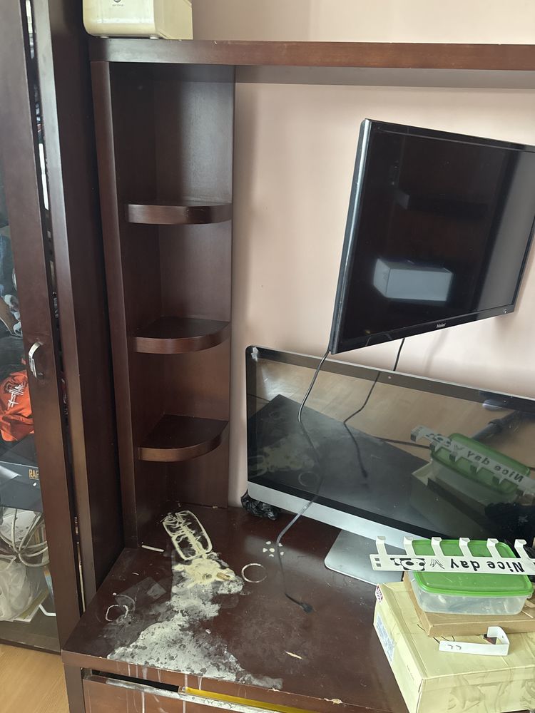 Отдам даром стенку