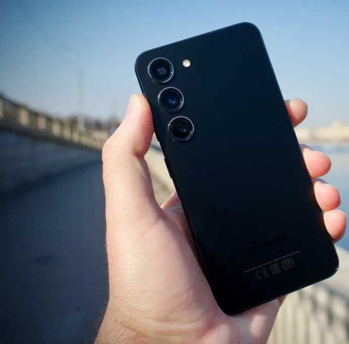 Samsung Galaxy S23  128 ГБ  Отличное состояние
