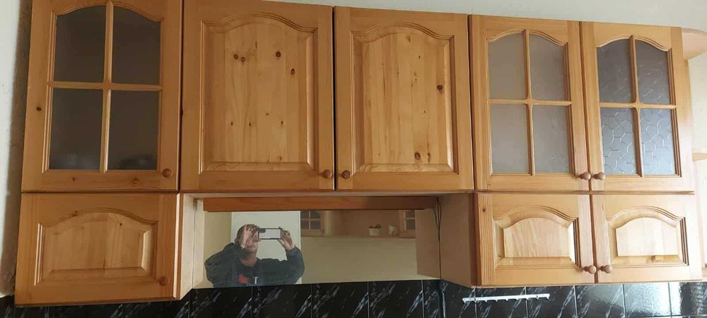 Дървена кухня/ кухненски горни шкафове