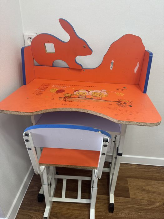 Продам стол со стульчиком.