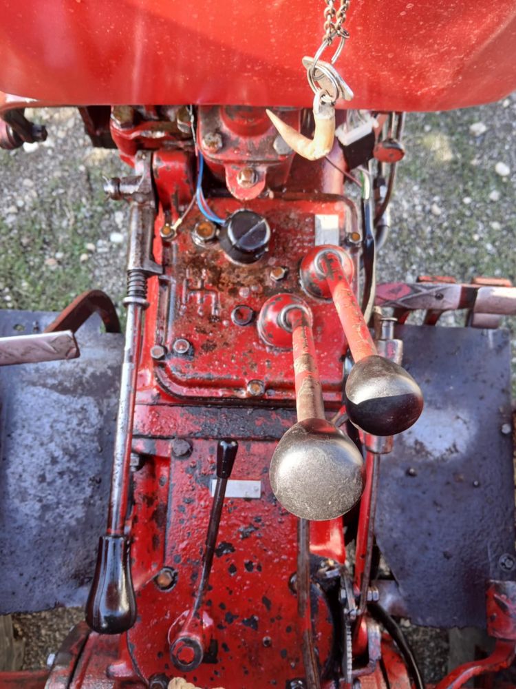 Vănd tractor Universal U550