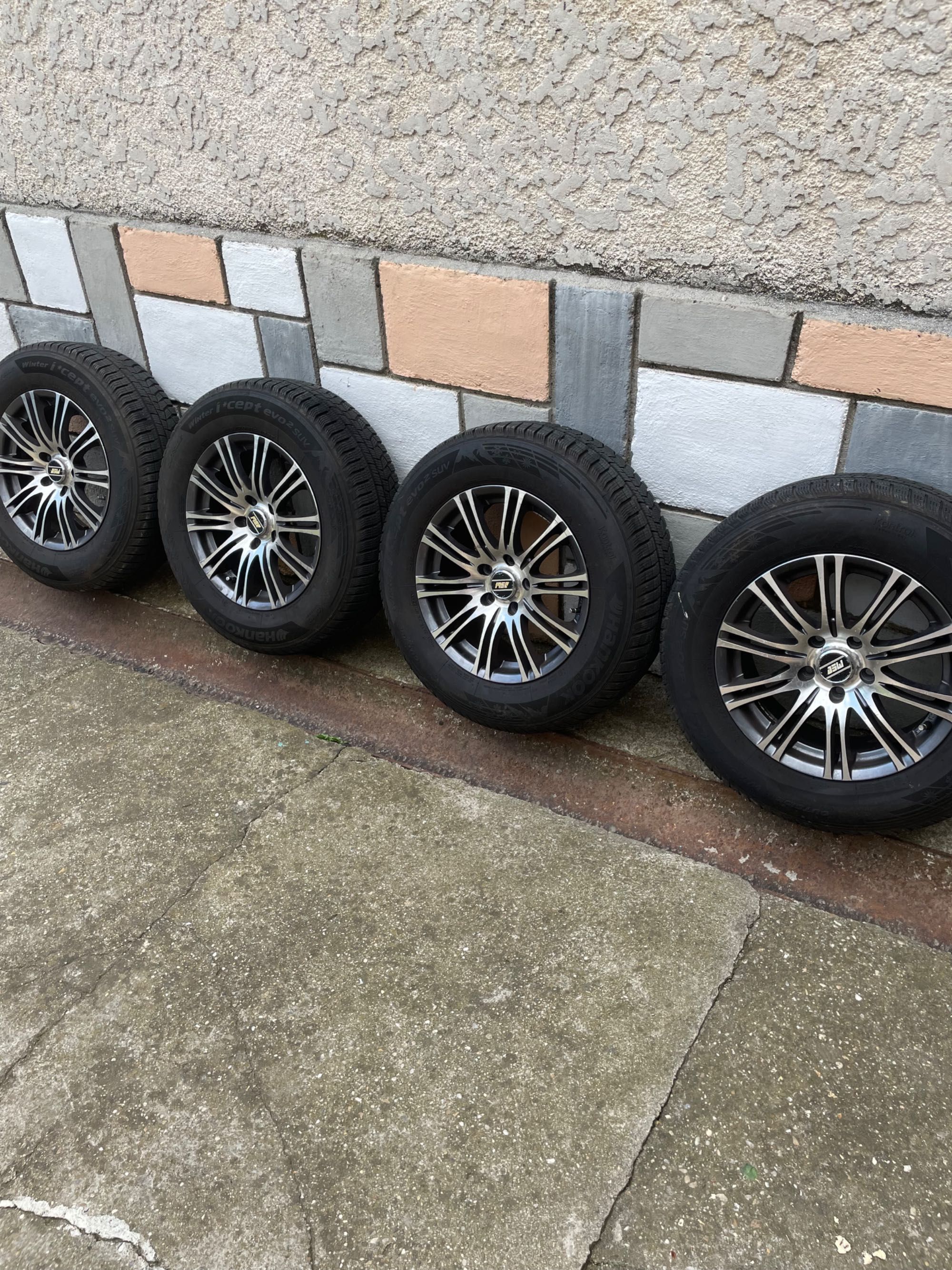 Vand set roti 215/70/R16 cu jante aliaj 5 gauri pt SUV