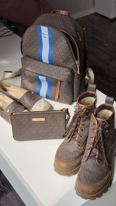 Micharl kors reversible belt alb