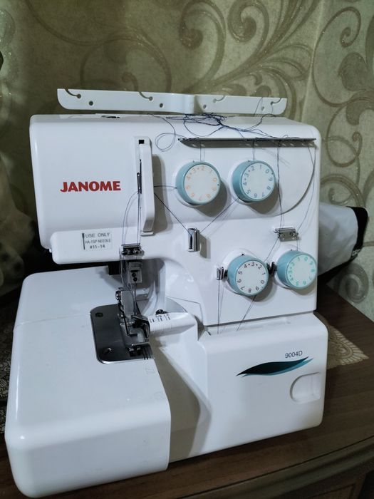 Janome averlog  9004D