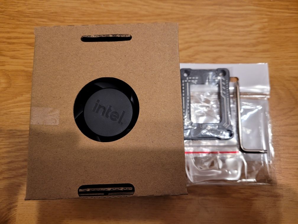 Kit Cooler Intel Laminar RM1 LGA1700 BOX și Contact Frame LGA1700 NOI