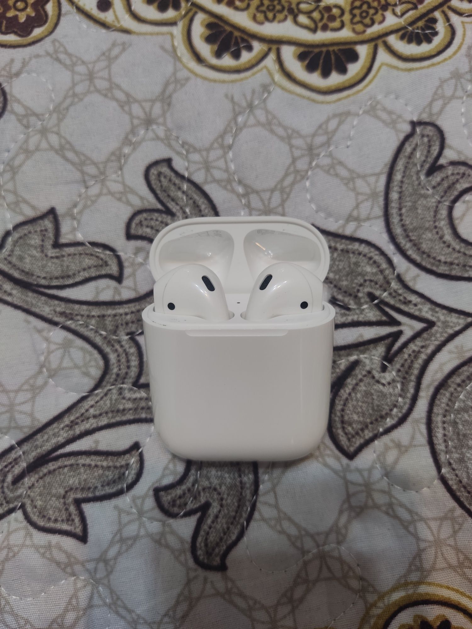 Наушники AirPods