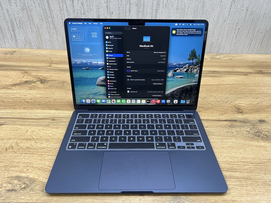 Ideal holatdagi yangi Macbook air m2