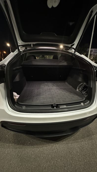 Vand Tesla Model Y standard range 2023