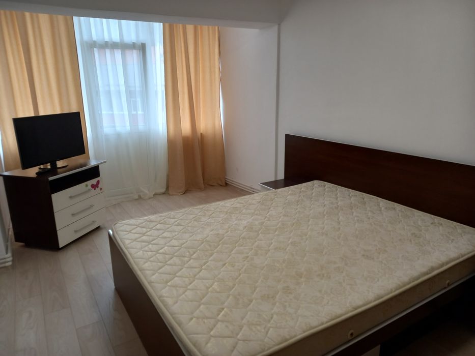 Închiriez apartament 2 camere centru civic (bulevard) Petroșani