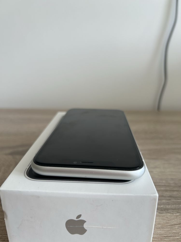 IPhone XR 64GB бял