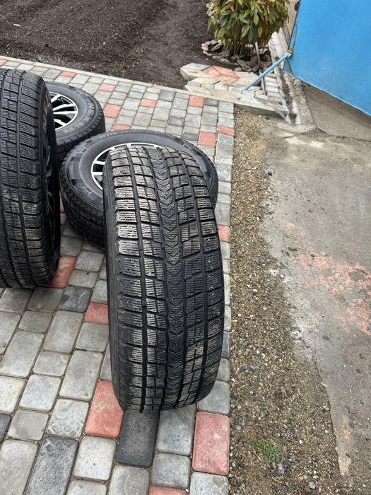 Продам комплек зимних шин с дисками 265/65/17