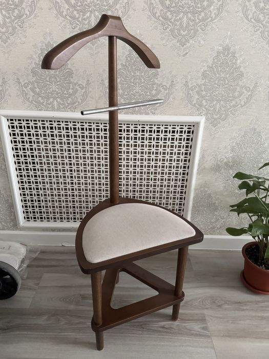 Вешалка наполная